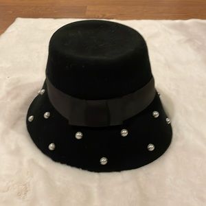Black wool Kate spade hat with pearls and bow